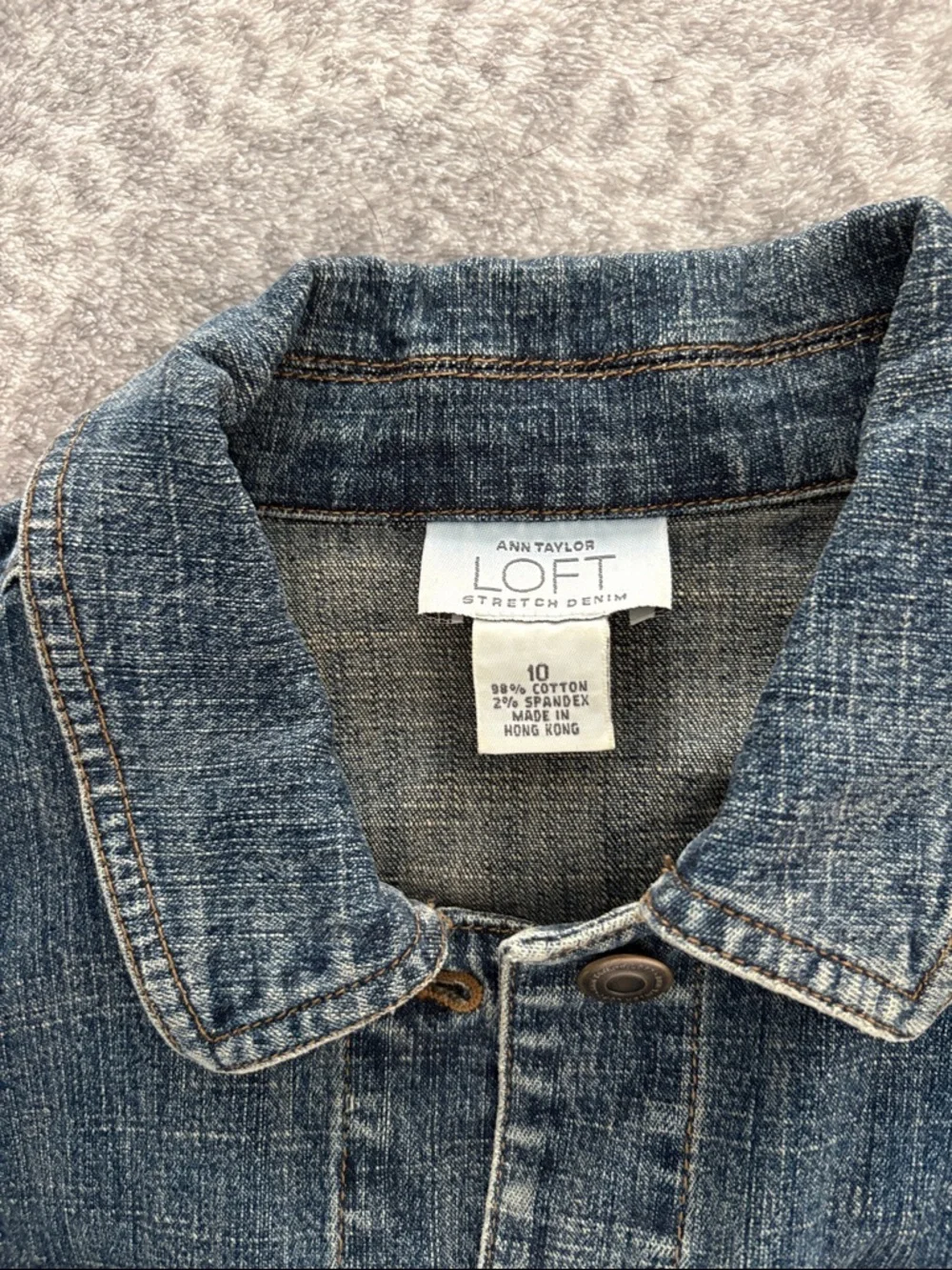 Classic Women’s Blue Denim Jacket - Picture 3 of 5